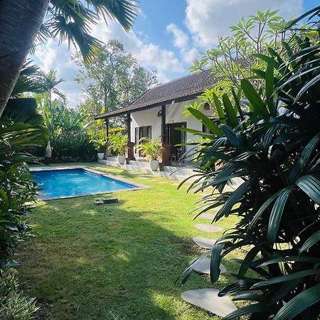 Wiryaroja Guest House Canggu Extérieur photo