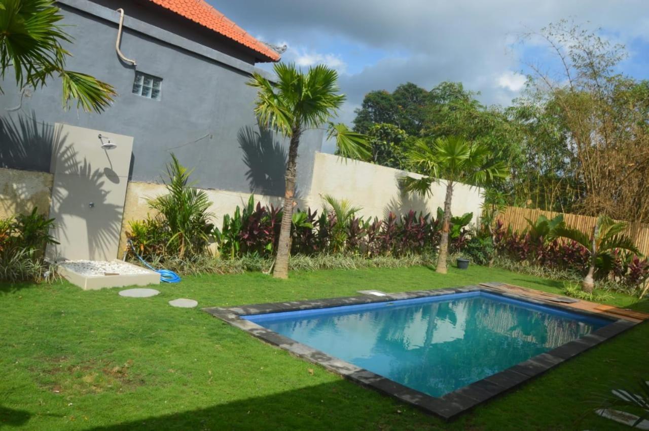 Wiryaroja Guest House Canggu Extérieur photo