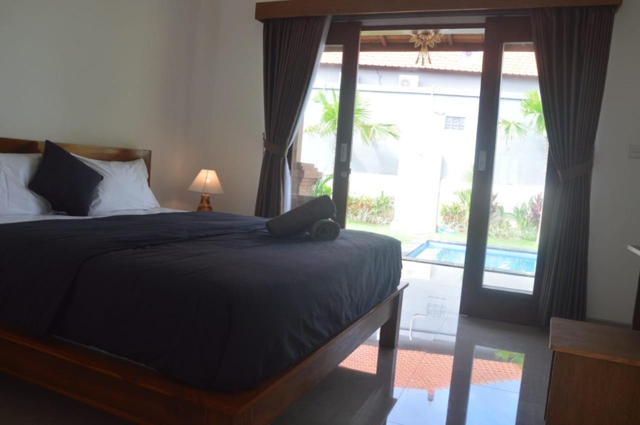 Wiryaroja Guest House Canggu Extérieur photo