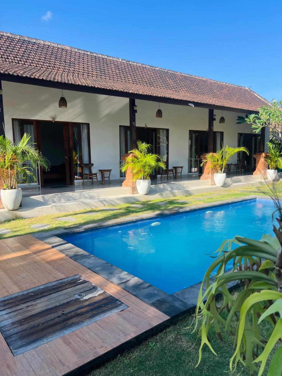 Wiryaroja Guest House Canggu Extérieur photo