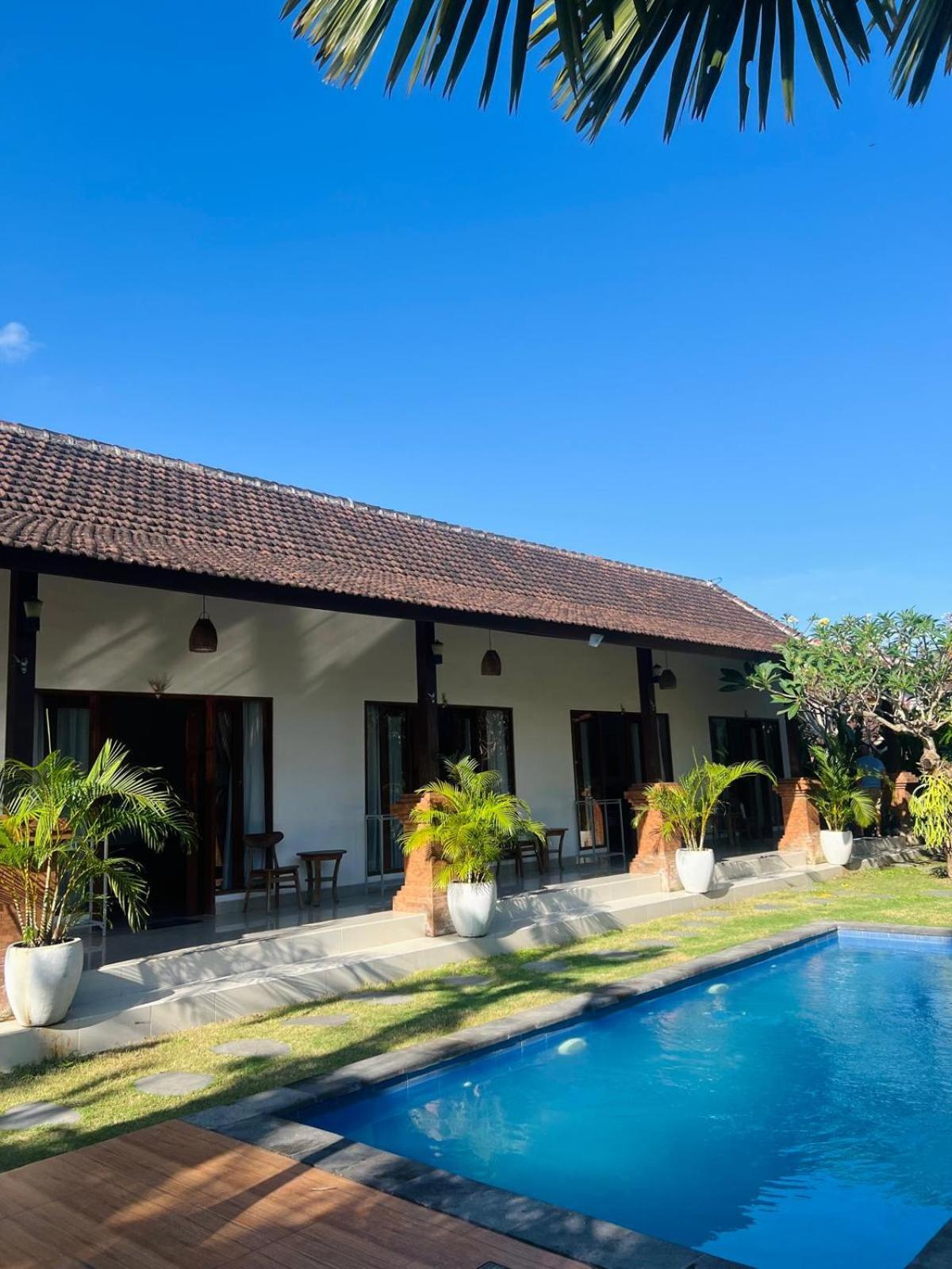 Wiryaroja Guest House Canggu Extérieur photo