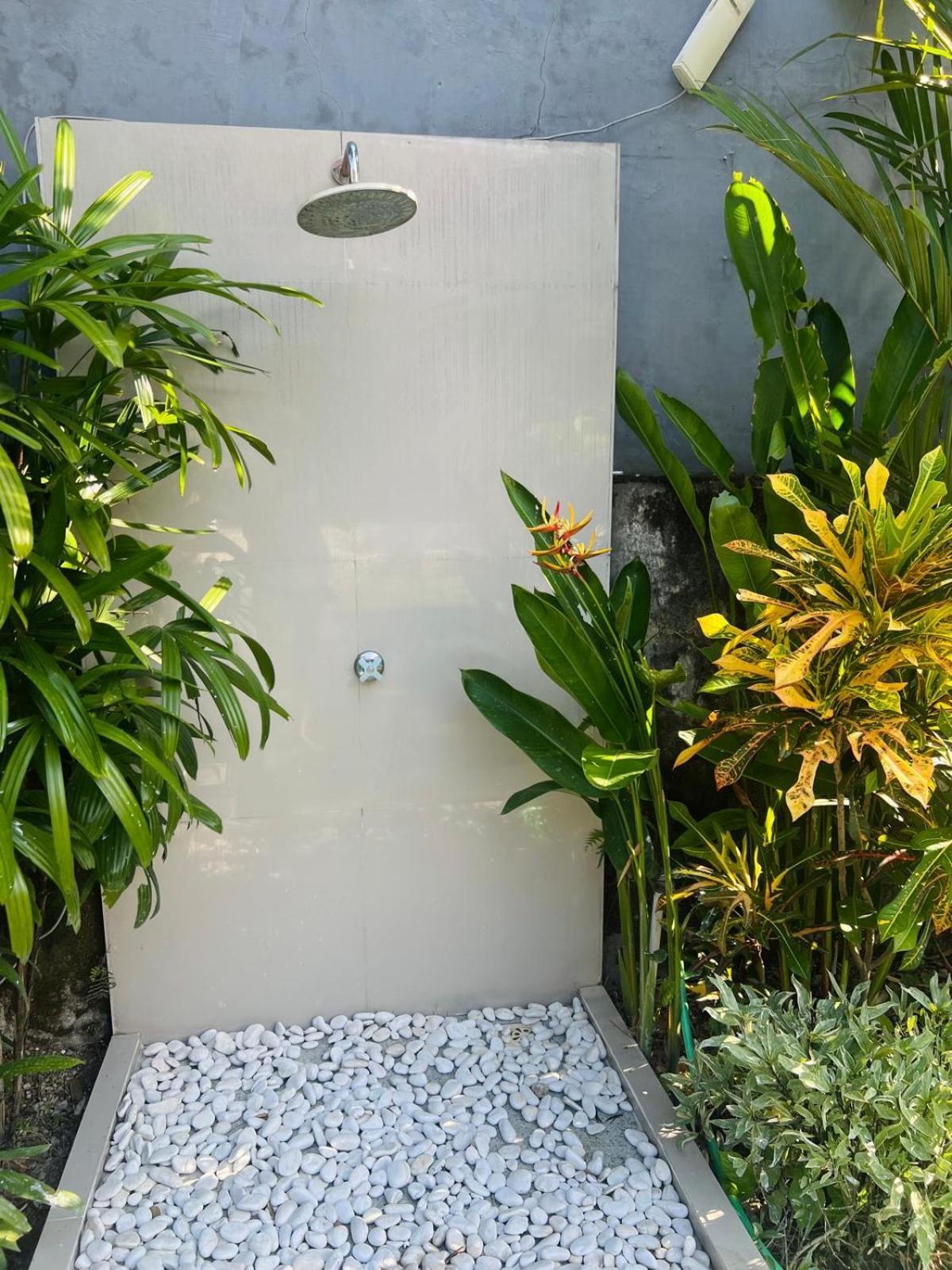 Wiryaroja Guest House Canggu Extérieur photo