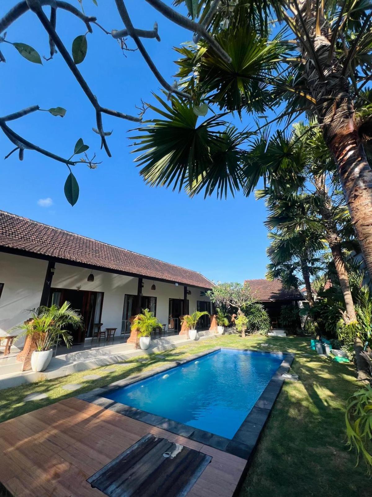 Wiryaroja Guest House Canggu Extérieur photo
