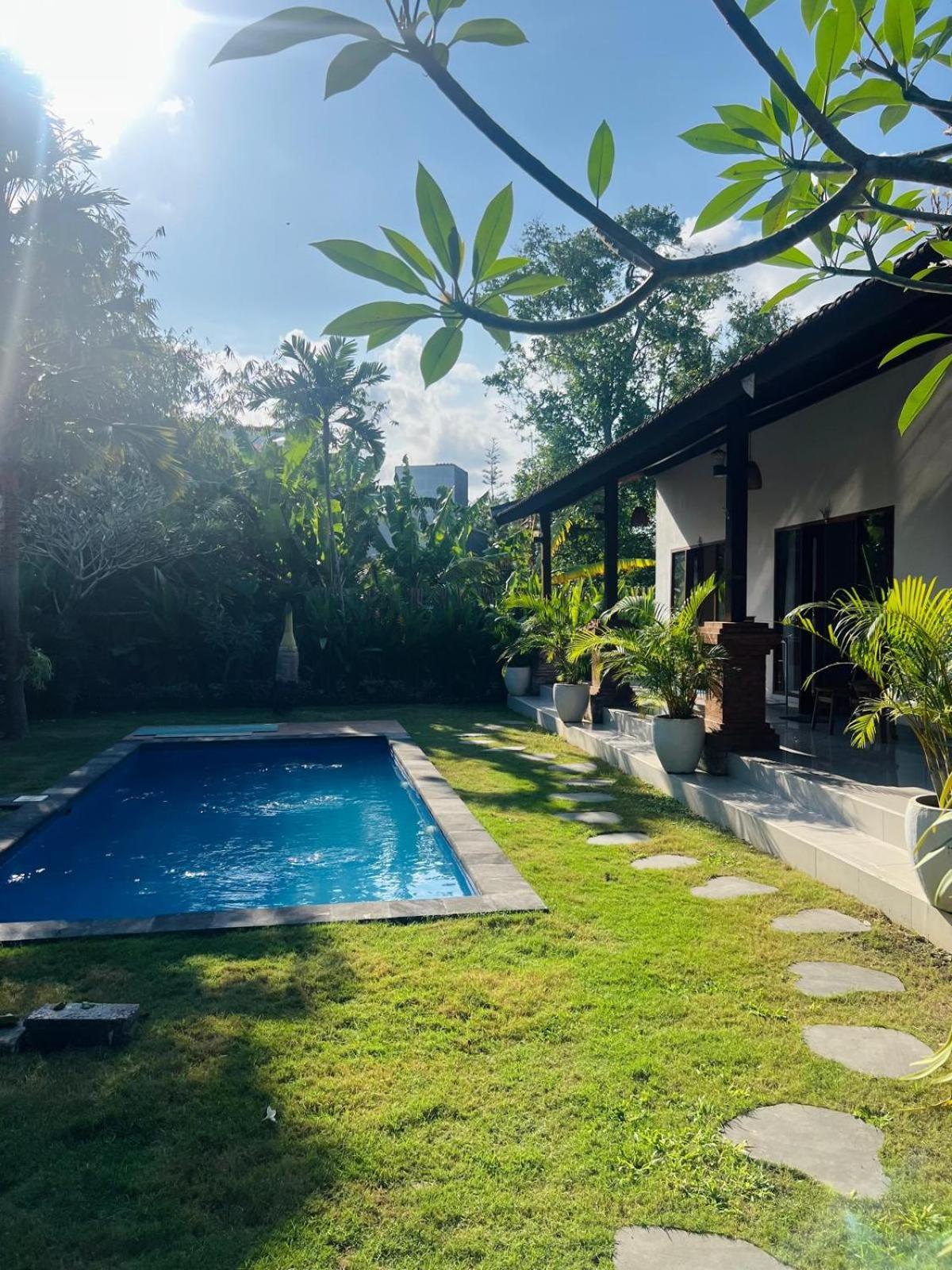 Wiryaroja Guest House Canggu Extérieur photo
