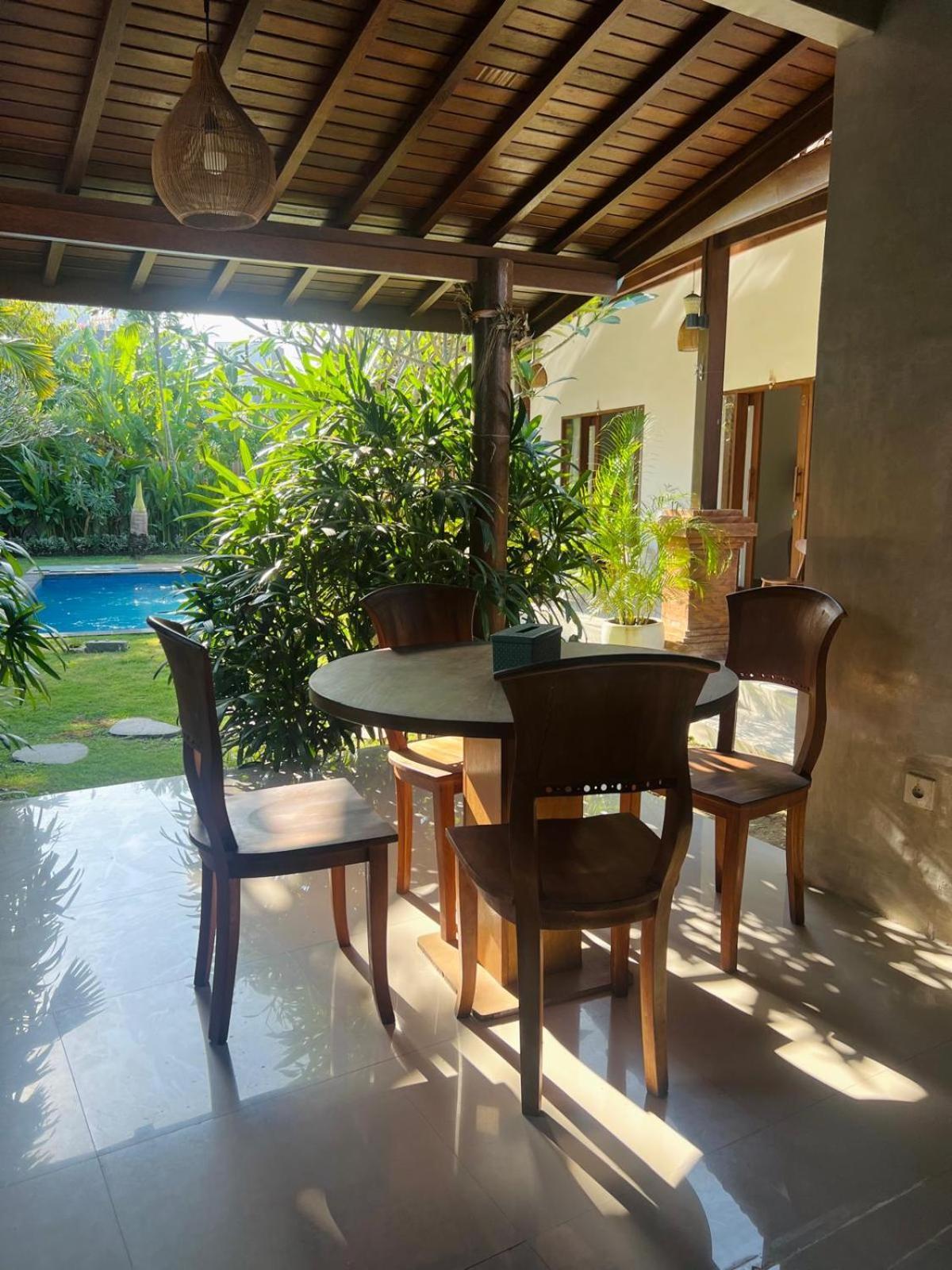 Wiryaroja Guest House Canggu Extérieur photo