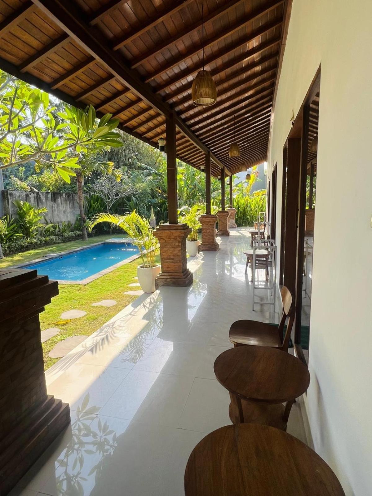 Wiryaroja Guest House Canggu Extérieur photo
