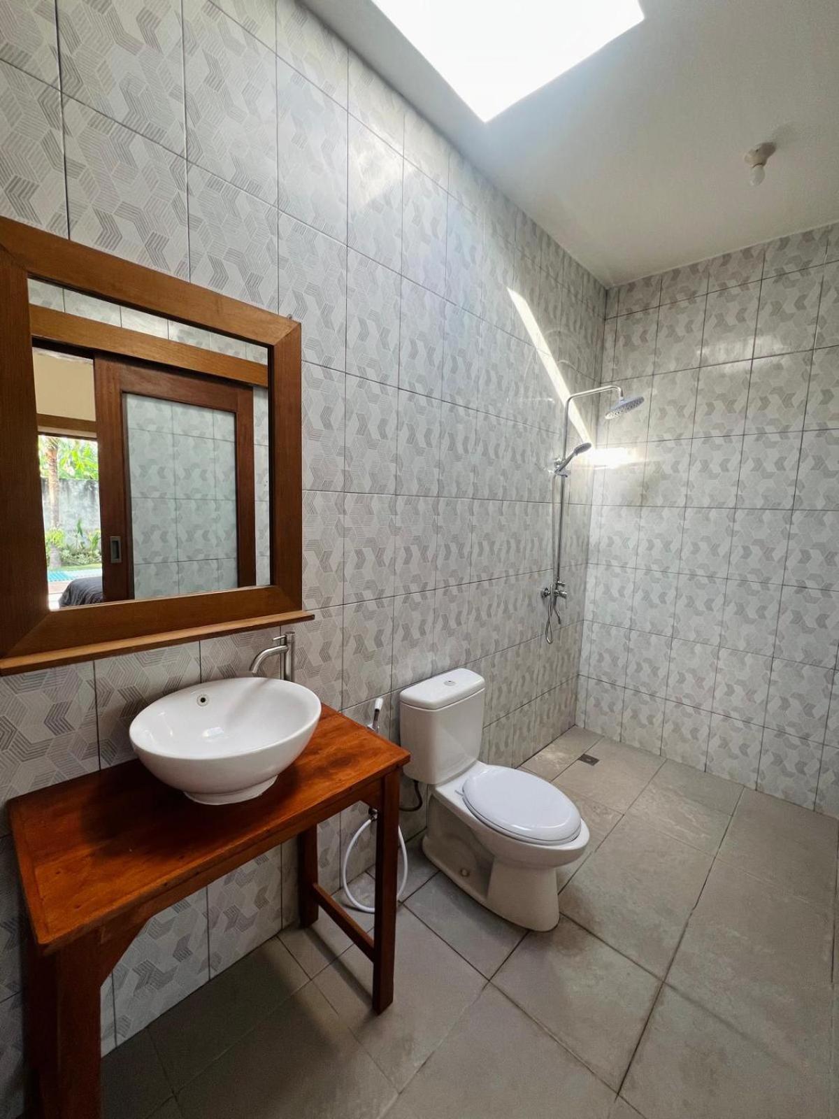 Wiryaroja Guest House Canggu Extérieur photo