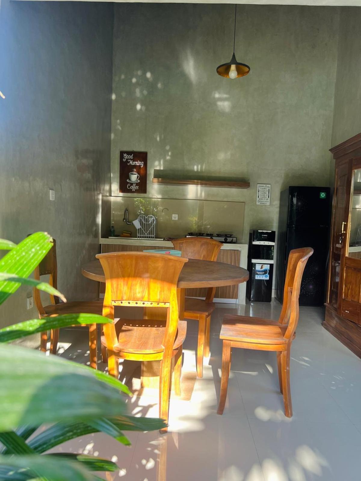 Wiryaroja Guest House Canggu Extérieur photo