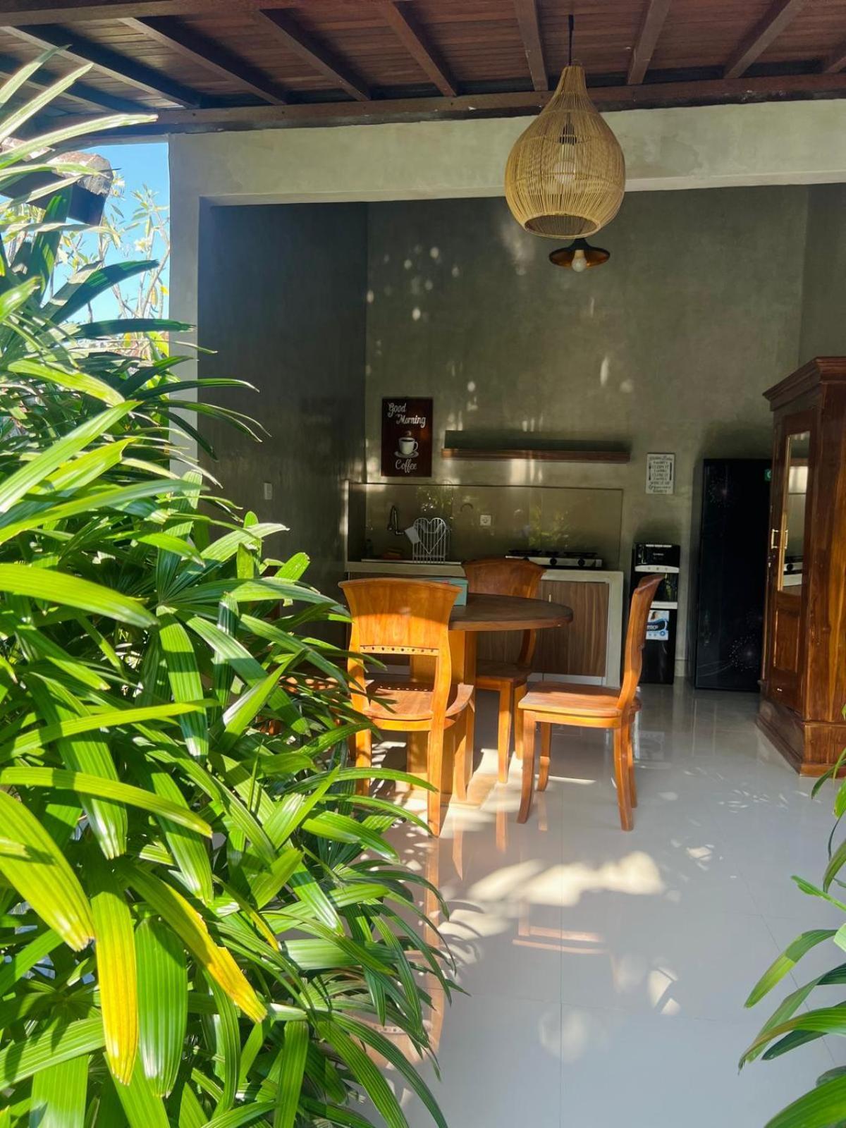Wiryaroja Guest House Canggu Extérieur photo