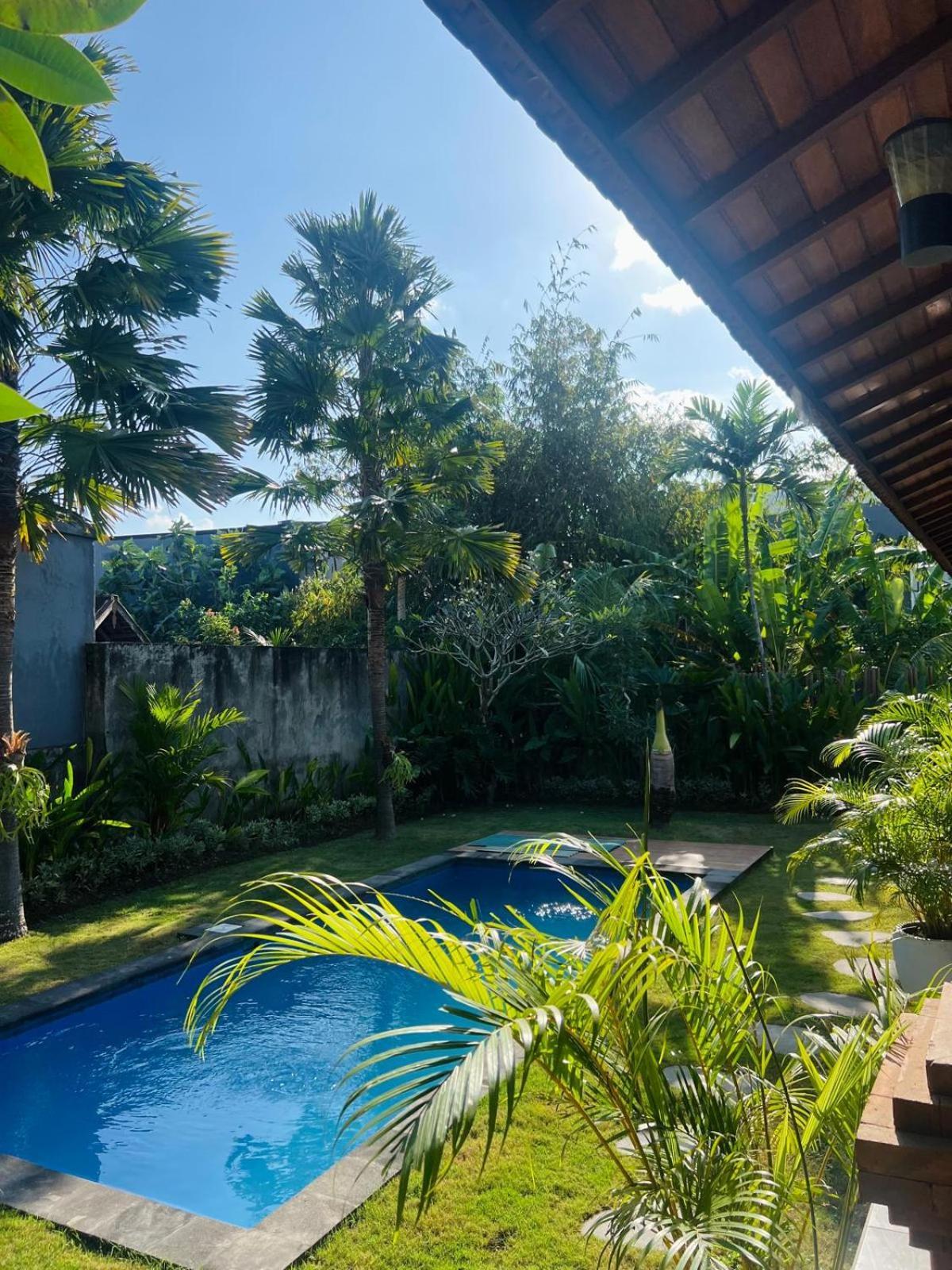 Wiryaroja Guest House Canggu Extérieur photo
